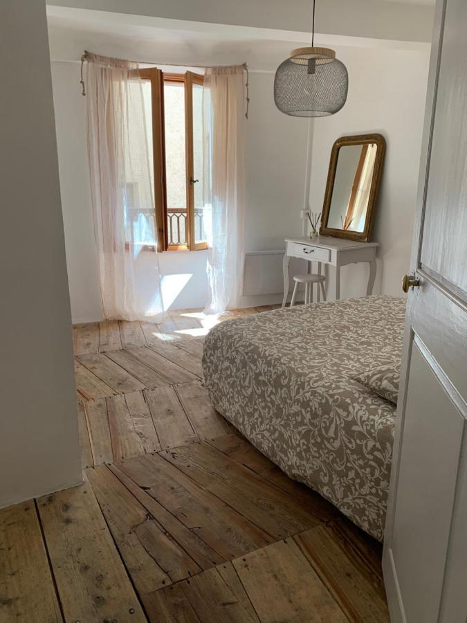 Maison Familiale Des Remparts Colmars Extérieur photo