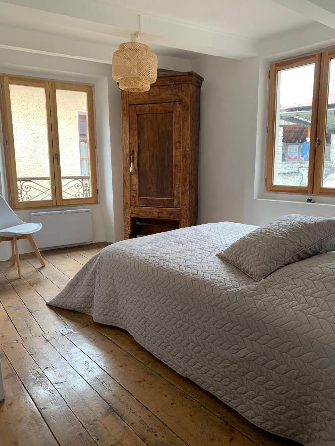 Maison Familiale Des Remparts Colmars Extérieur photo